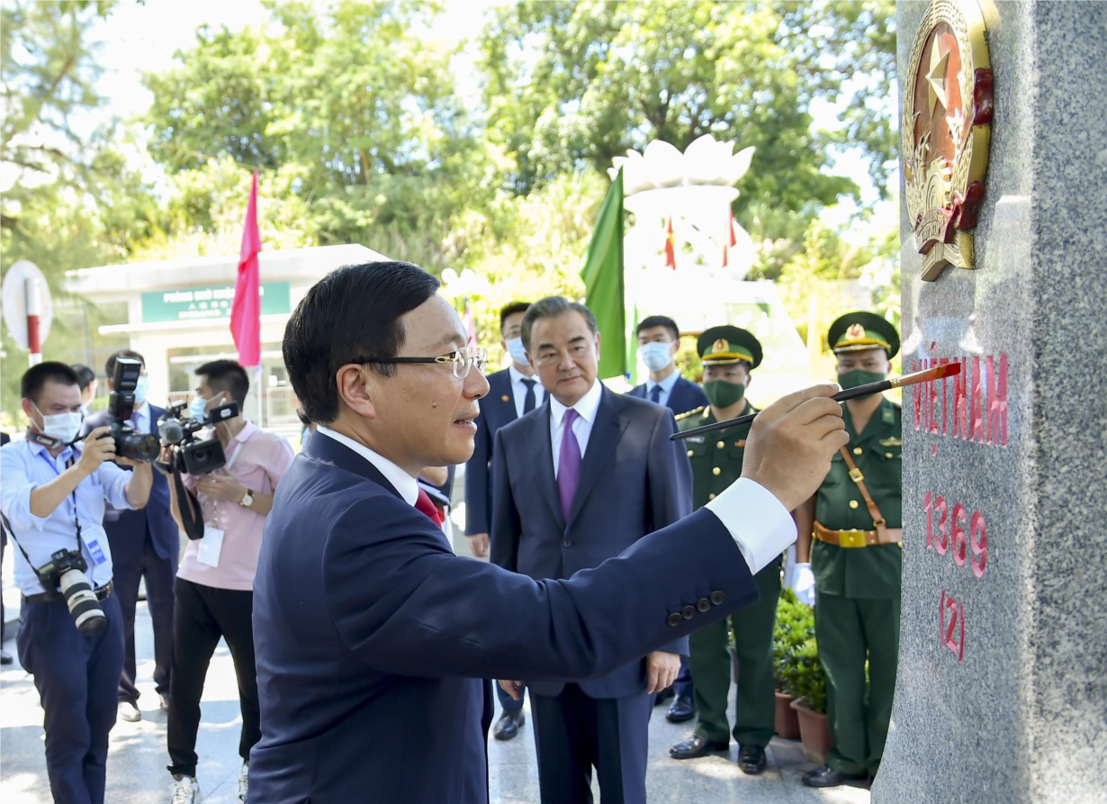 - Hoàn thành phân giới cắm mốc trên đất liền giữa Việt Nam và Trung Quốc là nguyện vọng chung của nhân dân hai nước (20/12/2021)
